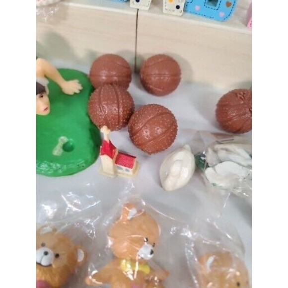 Vintage LOT of 40+ pcs. Hard Plastic Big Bird,golf,baby, Barbie, Bears,balls.... - Picture 4 of 11